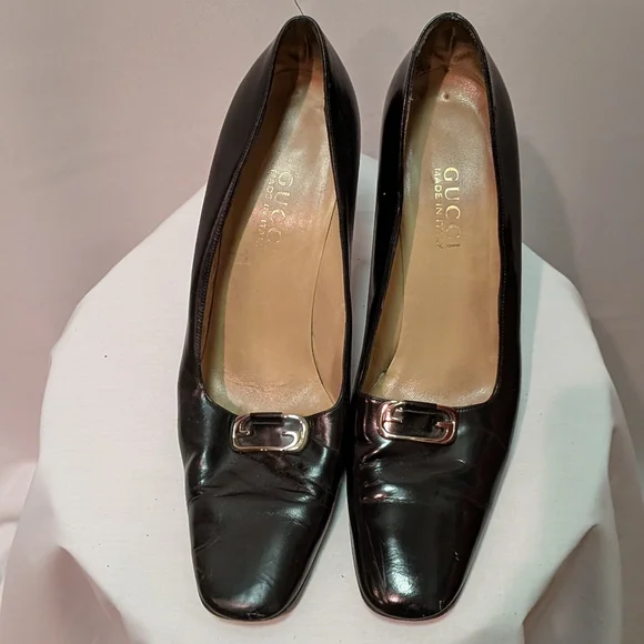 Gucci Classic Black Leather Women's Heels with Metal Accent - Picture 2 of 10